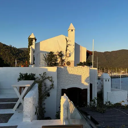 Hostel Castle81homes Women - Only For Women Μαρμαρίς