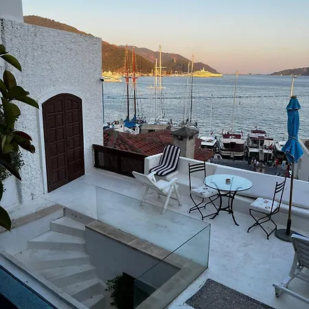 Castle81homes Women - Only For Women Hostel Μαρμαρίς